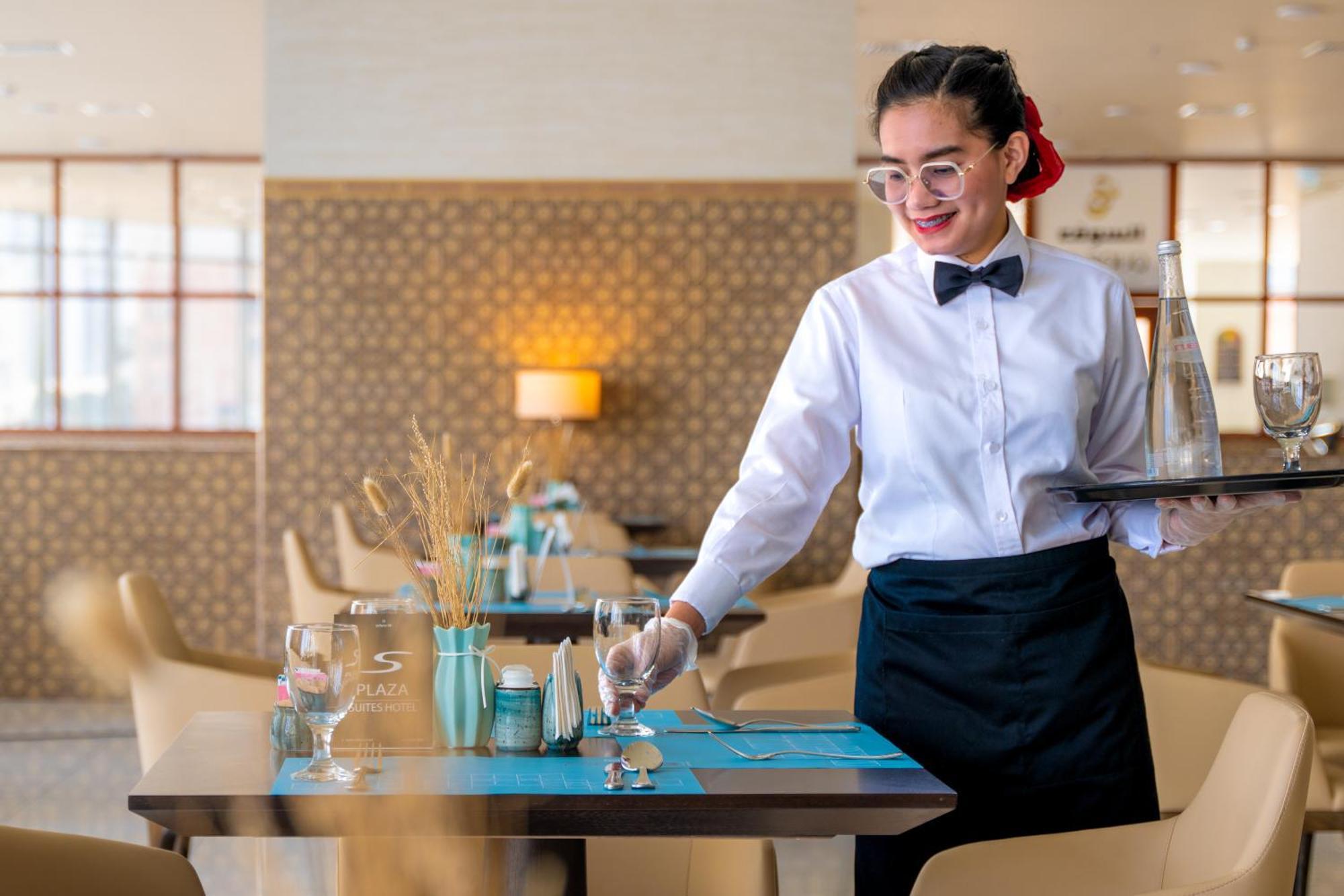 S Plaza Suites Hotel Seef Eksteriør billede